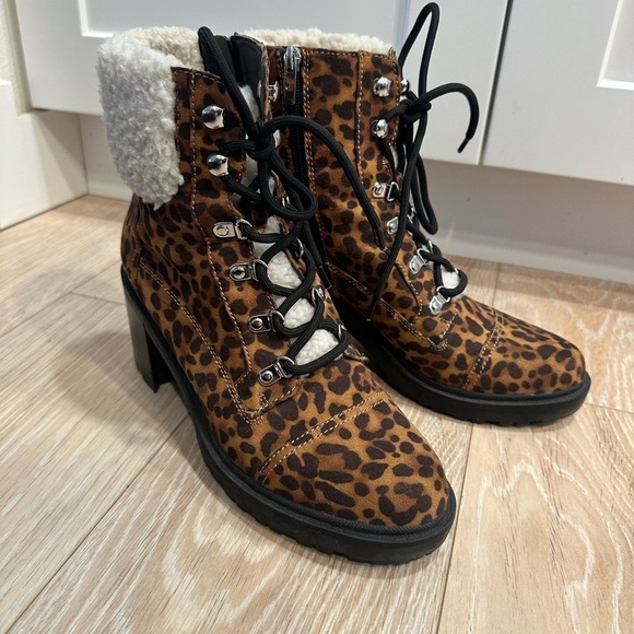 Marc Fisher Hiker Lace-Up Ankle Boots size 8.5 - Picture 9 of 10